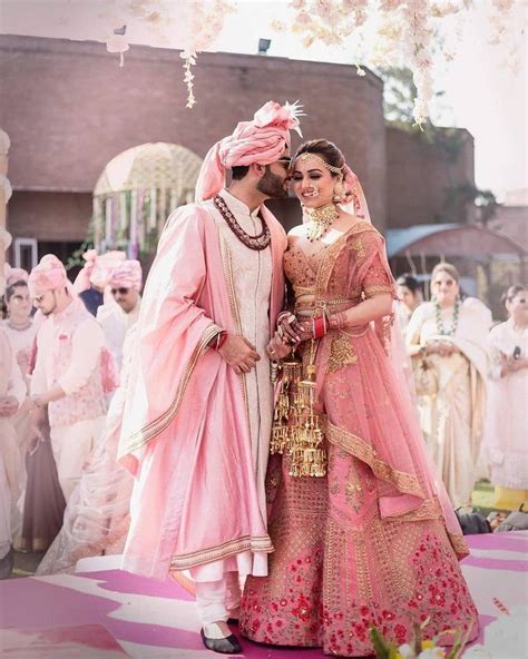 Bride And Groom Twinning In Pastel Outfits For Pheras In 2020 Couple Wedding Dress Indian