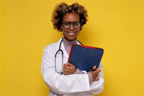 Premium Photo African American Woman Doctor Smiling At Camera
