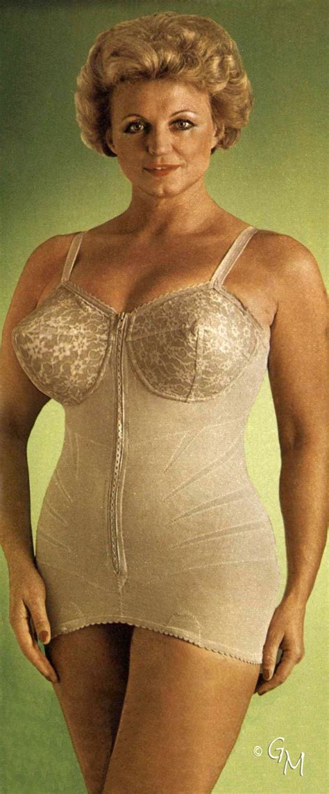 Pin Auf Bustier