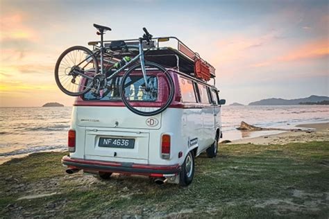 As far as cars go, the volkwagen camper van has to be one of gearhead's favorite vehicles to customize. Groovy camper van offers special sightseeing experience in ...