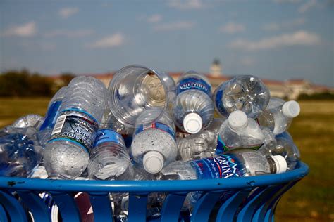 Recycling Water Bottles Recycling Bin Overflowing With Wat Flickr