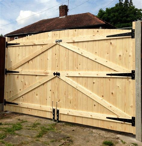 Amazing Wooden Gate Ideas To See More Visit 👇 Wood Gates Driveway