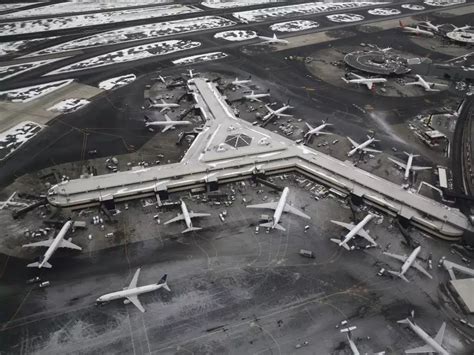 Flights Heading For Newark Airport Have Been Grounded After 2 Drones