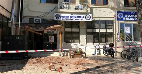 Son dakika gelen bilgilere göre; Denizli'de şiddetli deprem sebebiyle okullar tatil edildi ...