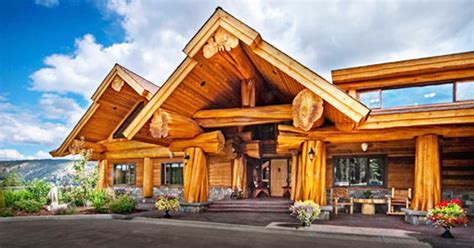 Enter This Imposing Cedar Log Home Every Room Is Unlike Anything You