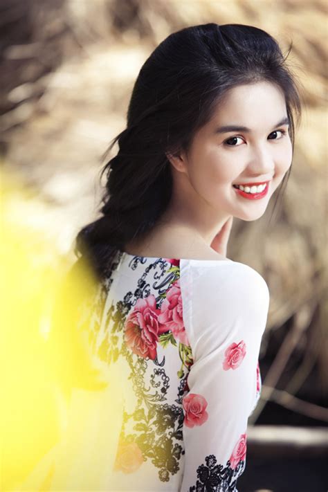 girl asian beauties ngoc trinh in vietnam traditional dress viet nam bikini model 1000