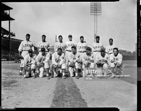 Left Field Baseball Photos And Premium High Res Pictures Getty Images