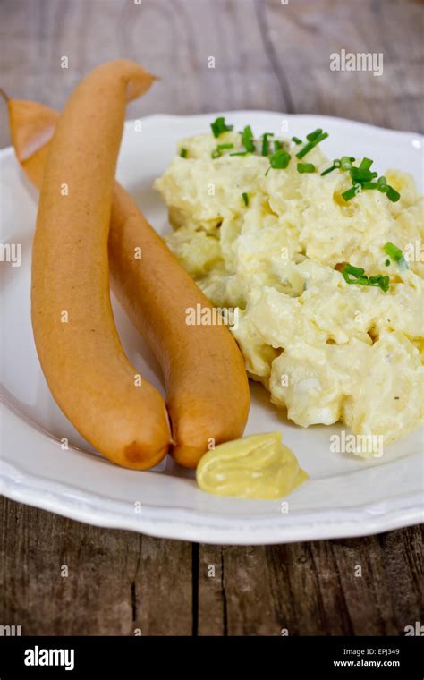 Bockwurst Mit Kartoffelsalat Fotos Und Bildmaterial In Hoher