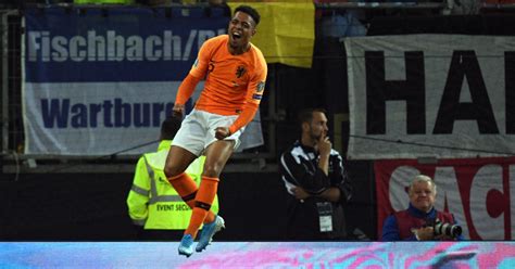 Dutch striker donyell malen is enjoying a whirlwind start to life as a professional footballer and could malen would leave arsenal in the summer of 2017, turning down a contract extension to move to. Donyell Malen: Let go by Arsenal, now shining for PSV and ...