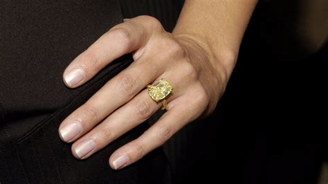 Yellow Engagement Rings Like Scarlett Johanssons British Vogue