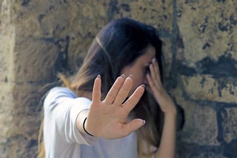 Menina De Anos Sofre Estupro Coletivo No Rio De Janeiro