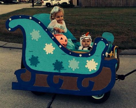 Looking for a unique display for your next holiday party or event? 46 Unique Sleigh Decor Ideas For Christmas | Frozen halloween costumes, Christmas parade floats ...