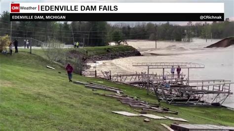 Midland Michigan Flooding Thousands Evacuate After Two Dams Are Breached Cnn