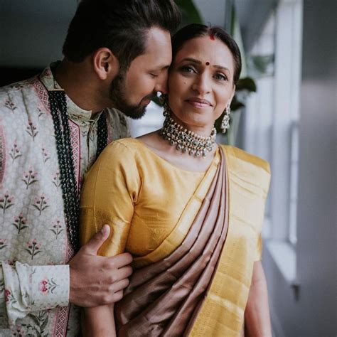 Gay Indian Couple Holds A Traditional Wedding Ceremony In A Hindu Temple And Their Photos Go