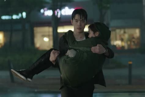 The media outlet stated that kim jung hyun and seo ji according to this rep, kim jung hyun would be looking for a new agency soon, so he met with seo ji hye over this matter. Watch: Kim Jung Hyun Carries Girls' Generation's Seohyun ...
