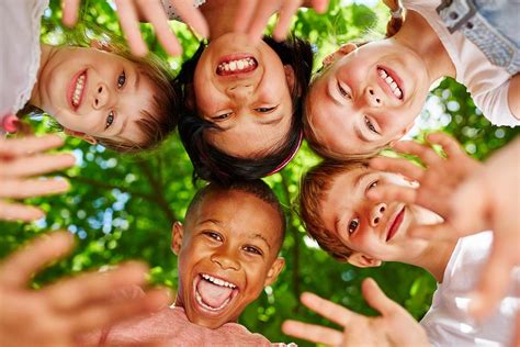 How To Raise Happy Healthy And Confident Kids 5 Ways To Connect With