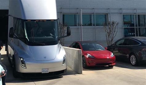 Tesla Semi Makes An Appearance At Dallas Tx Service Center