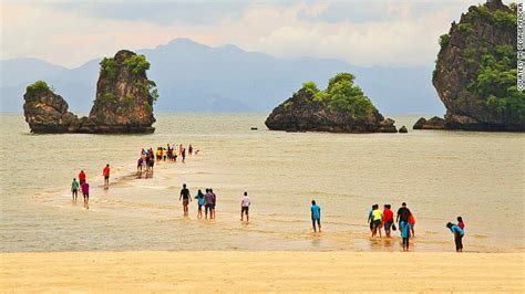 Tanjung rhu resort langkawi is 3.5 km from air hangat village and features a library, a tennis court and entertainment activities. From Where I am.........Kuala Lumpur: Malaysia has 3 ...