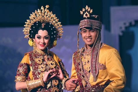 Referensi Baju Pernikahan Adat Makassar Yang Elegan Dan Mewah