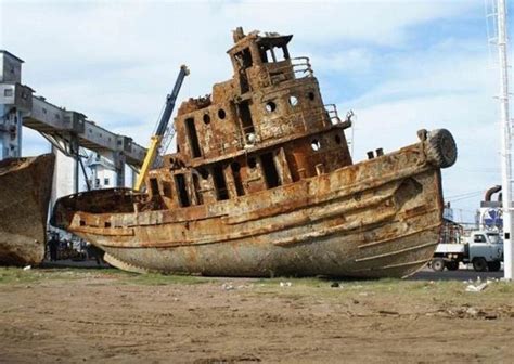 25 Haunting Shipwrecks Around The World Abandoned Ships Boat Old Boats