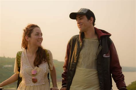 A doting boyfriend has shaved off his hair and his eyebrows in solidarity with his girlfriend who is currently being treated for cancer. What are the Characteristics of a Good Boyfriend? 2020