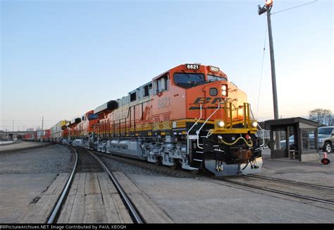The Sun Reflects Of The New Bnsf Swoosh Logo As Bnsf 6621 Waits To Roll