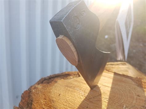 This longer handle lends the axe more power, not least when felling trees. Gränsfors Bruk Wildmarksbeil Beil 415 34cm inkl. "Buch der ...