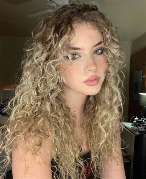Blonde Hair Inspiration Hair Inspo Pretty Hairstyles Curly Hair Styles Natural Hair Styles