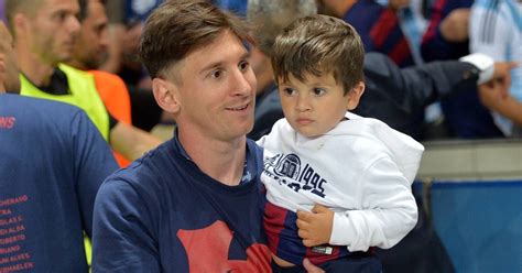 He confesses that people sometimes wouldn't believe the stories he is telling about his younger son. Lionel Messi voor de tweede keer vader van een zoontje ...