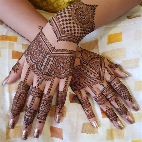 Image May Contain 1 Person Latest Simple Mehndi Designs Back Hand