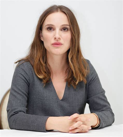 Pregnant Natalie Portman At ‘jackie Press Conference In Beverly Hills