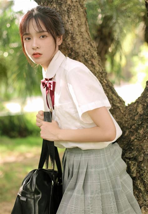 日本女高中生校服美女学生妹超短裙制服诱惑野外个人写真5 27270图片大全