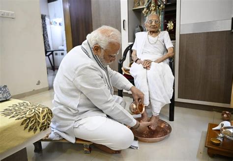 Pm Modi Celebrates Mothers 100th Birthday At Her Gandhinagar Residence Ahmedabad News The
