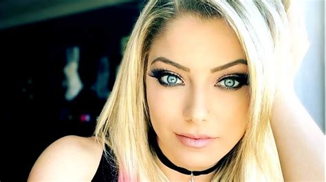 alexa bliss reacts to fan trying to body shame her wrestling attitude