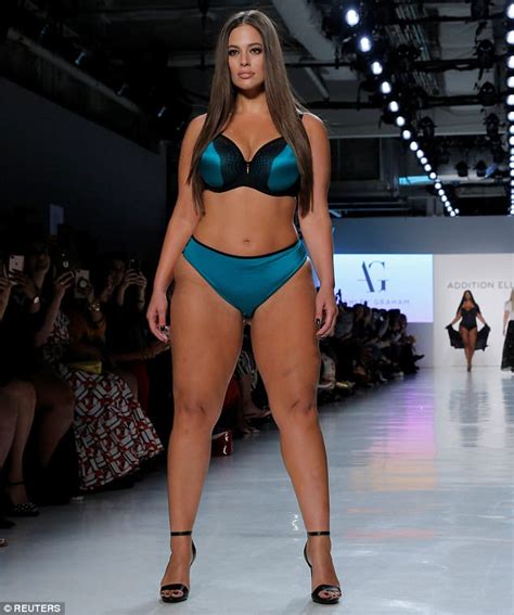 Ashley Graham Takes Addition Elle Runway At Nyfw Daily Mail Online