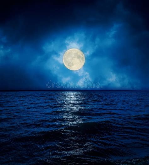 580 Romantic Full Moon Night Sky Over Water Stock Photos Free