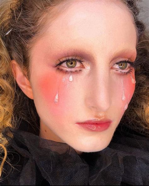 Heres Why Crying Makeup Looks Are Trending On Tiktok