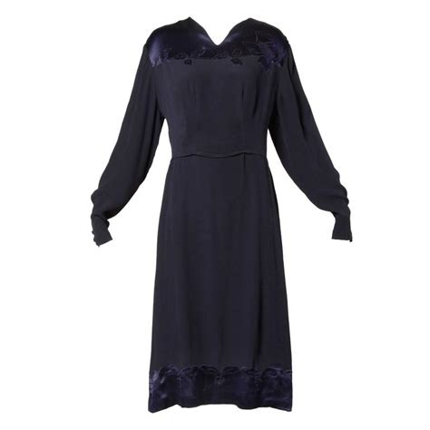 1930s Vintage Navy Blue Crepe Satin Ivy Embroidery Dress For Sale At