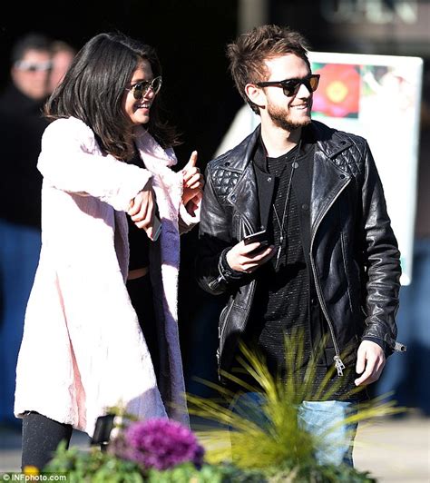 Selena Gomez Enjoys Romantic Date With Dj Zedd Daily Mail Online
