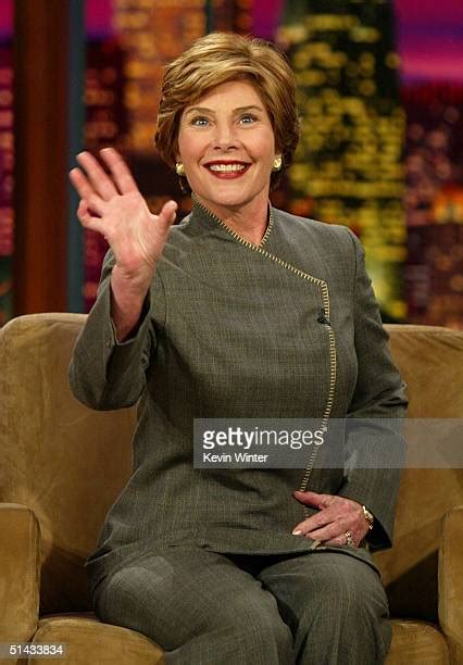 Us Tonight Show First Lady Laura Bush Photos Et Images De Collection