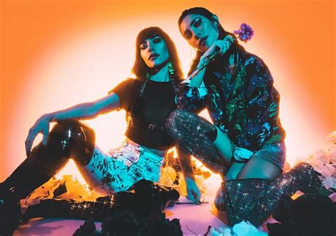Song Review The Veronicas Keep Teasing Often Delayed 4th Album With Biting My Tongue Single