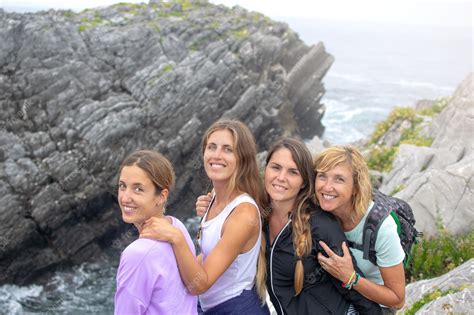 Grupo De Mujeres En La Naturaleza Foto Premium