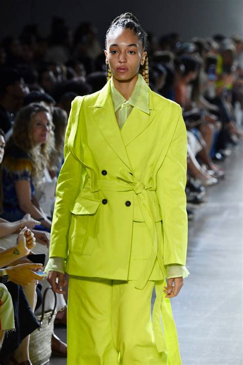 The Lime Green Wave Is The Trend Of The Summer Essence
