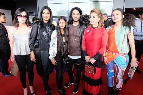 Terimunite chandran, eldest son of dato' sri bernard chandran and datin sri mary lourdes chandran, remembers vividly the day he learnt that his parents are famous. Kee Hua Chee Live!: PART 2----ARRIVAL OF HER ROYAL ...