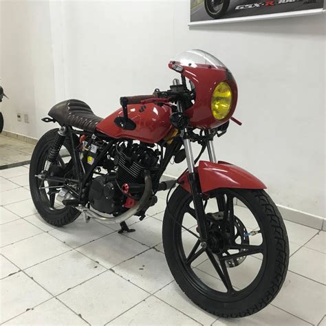 An early sportbike motorcycle which originated in europe. Suzuki Yes Cafe Racer - R$ 6.000 em Mercado Livre