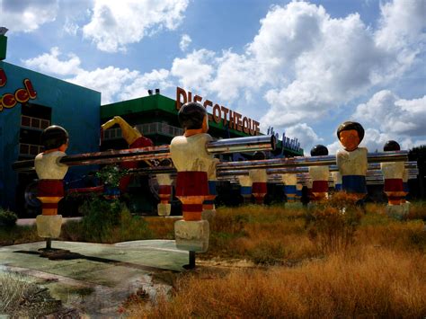 Artists Abandoned Disney World Is A Whole New World Of Creepy Huffpost