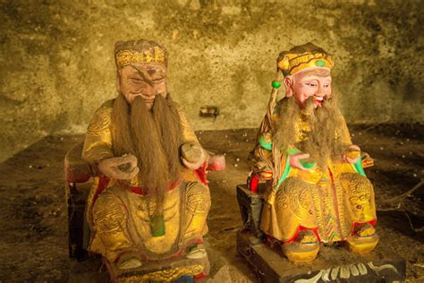 The Horror Story In Vietnam The Demon Statue In An Abandoned Temple