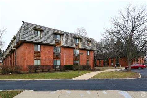 Burnham Manor 62 And Over 1350 Fleetwood Dr Elgin Il Apartments For Rent In Elgin