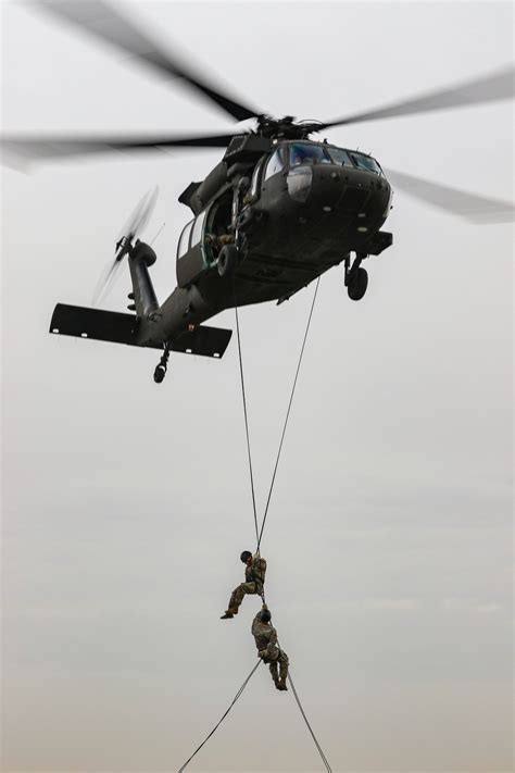 Dvids Images Uh 60 Black Hawk Rappel Training Image 6 Of 8