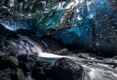 Amazing Icelandic Ice Cave Photography آئس لینڈ کے منفرد اور دلکش